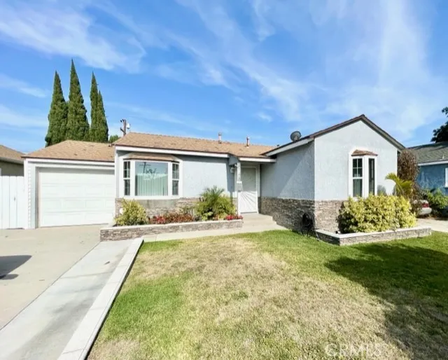 6158 Adenmoor Avenue Lakewood, CA 90713