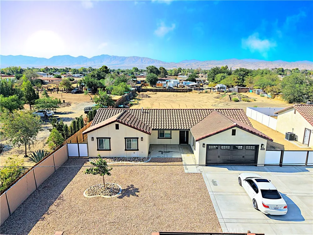 9256 E Avenue R-14 E Littlerock, CA 93543