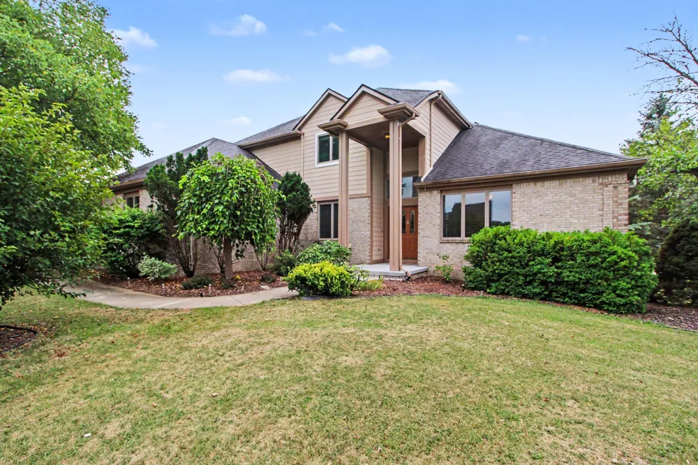 6942 Suncrest Drive Saline, MI 48176