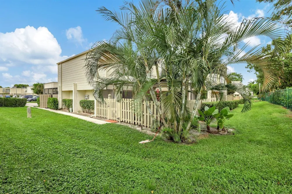 1558 Shaker Circle Wellington, FL 33414