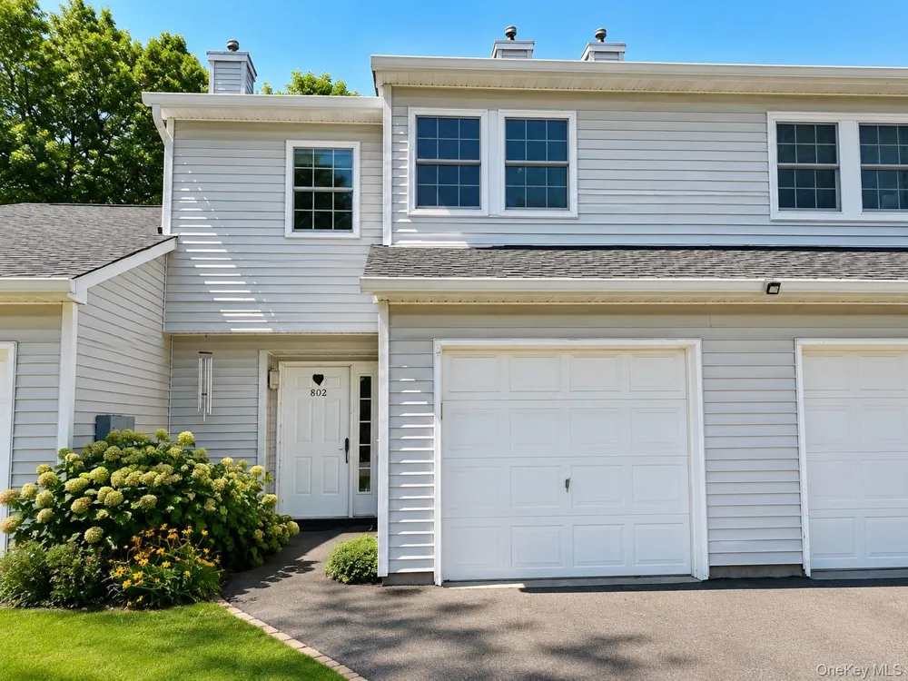 802 Sara Circle Port Jefferson Station, NY 11776