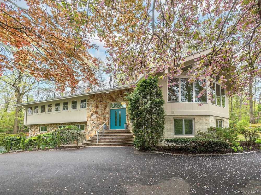 7 Southeast Road Sands Point, NY 11050