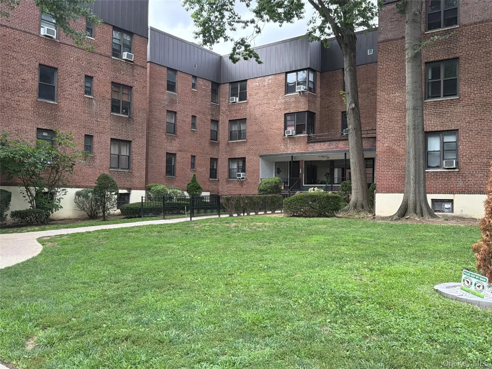 21 Schenck Avenue #2AC Great Neck, NY 11021