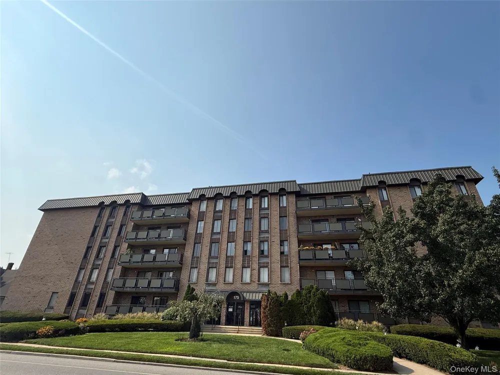 175 Maple Avenue #4H Westbury, NY 11590
