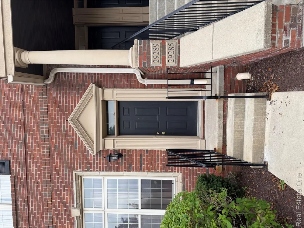 29285 GLEN OAKS BOULEVARD Farmington Hills City, MI 48334