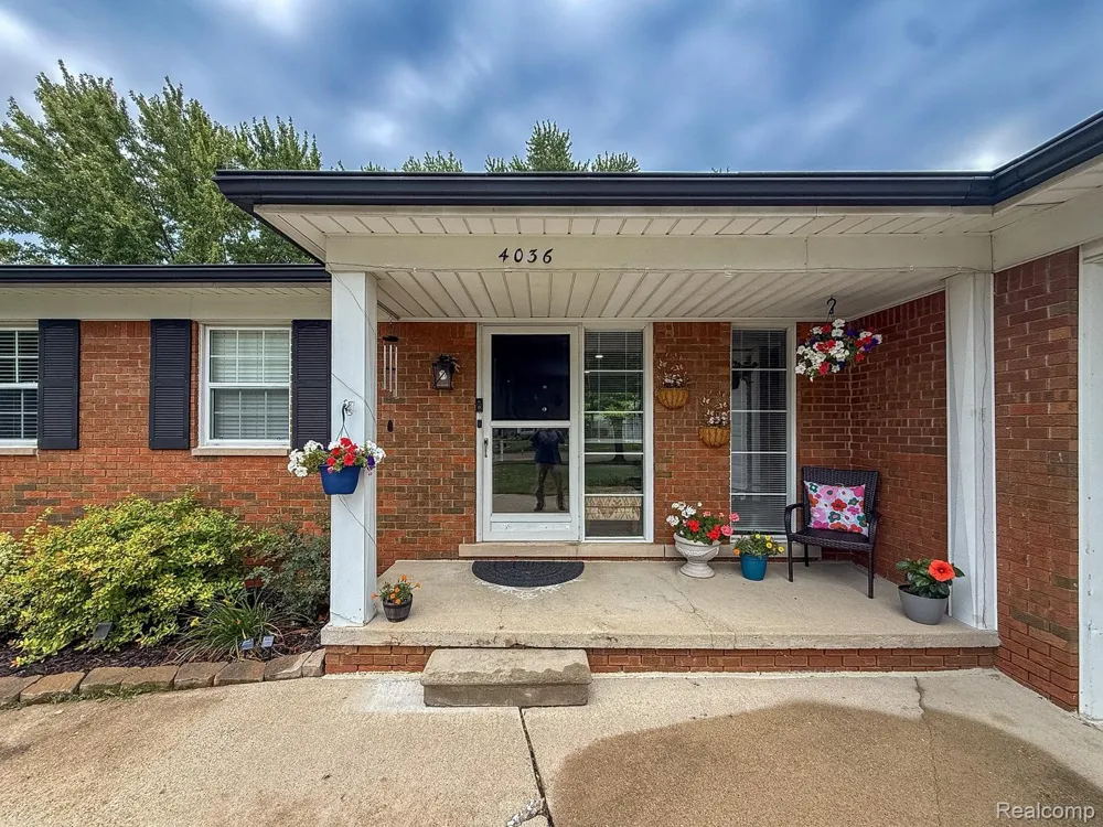 4036 Wentworth Drive Troy City, MI 48098