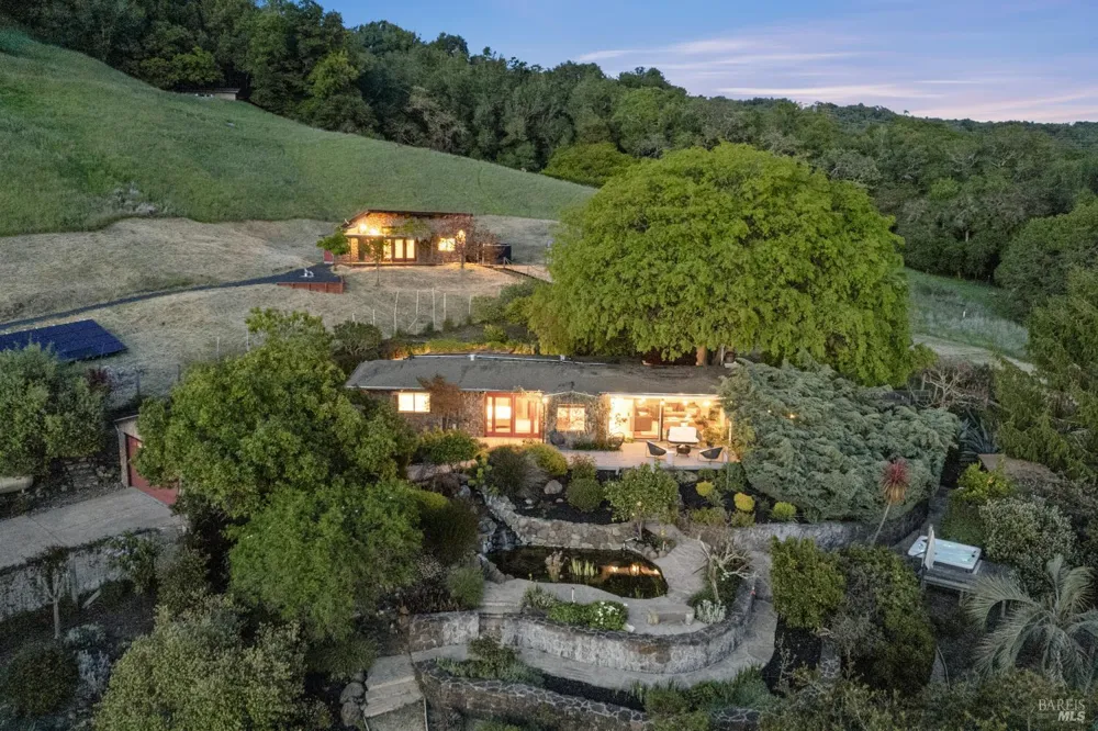 6960 Round Oak Road Penngrove, CA 94951
