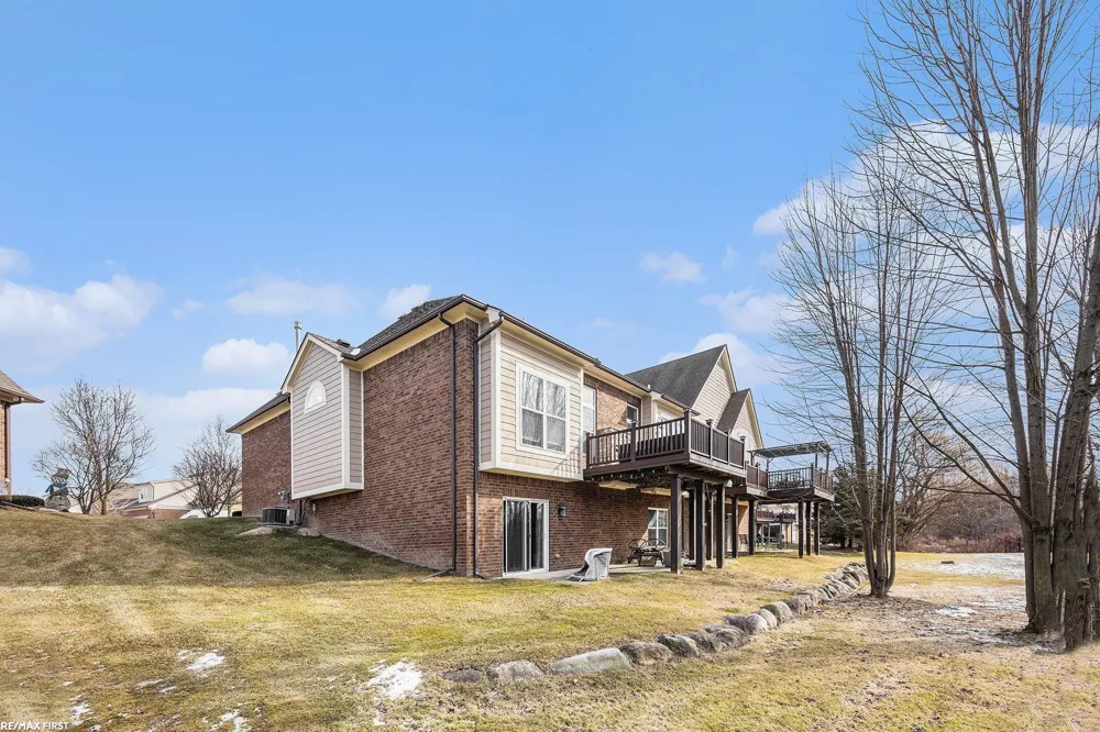 21114 Lilac Lane Clinton Charter Township, MI 48036