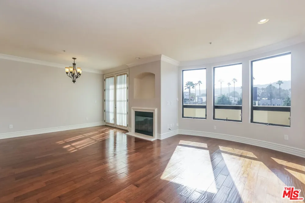 12026 Hoffman Street #402 Studio City, CA 91604