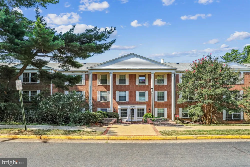 7621 TREMAYNE PLACE #111 Mclean, VA 22102