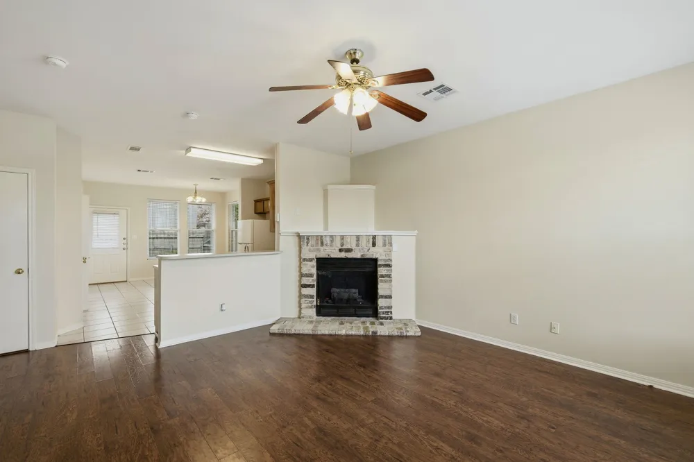 2215 Dry Creek Drive #816 Round Rock, TX 78681