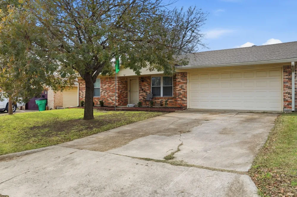 1813 Arkansas Street Gainesville, TX 76240