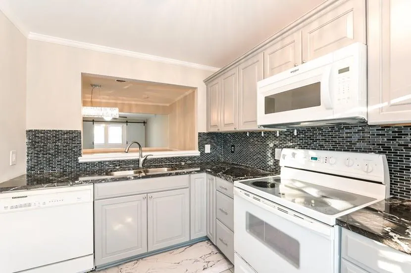 2505 W Broad Street #122 Athens, GA 30606