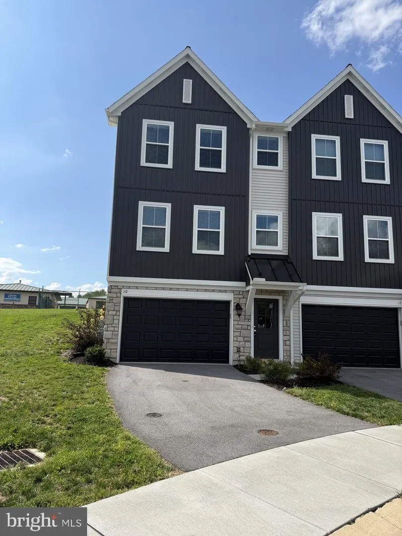 10 MORGAN CIRCLE Carlisle, PA 17013