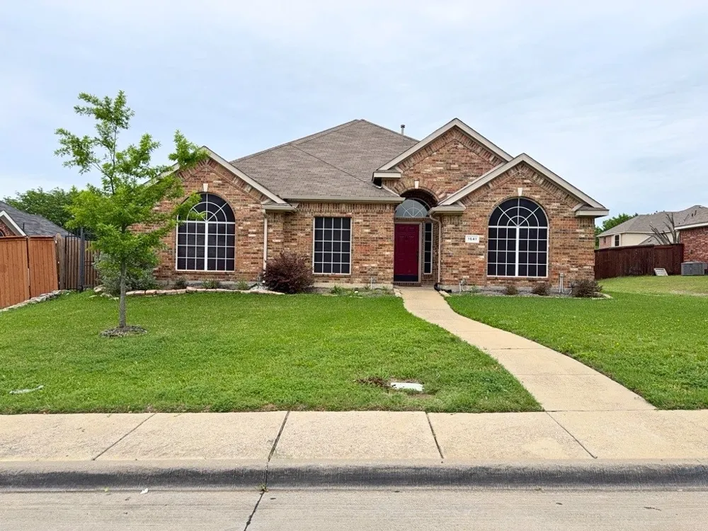 1541 Mountain Laurel Lane DeSoto, TX 75115