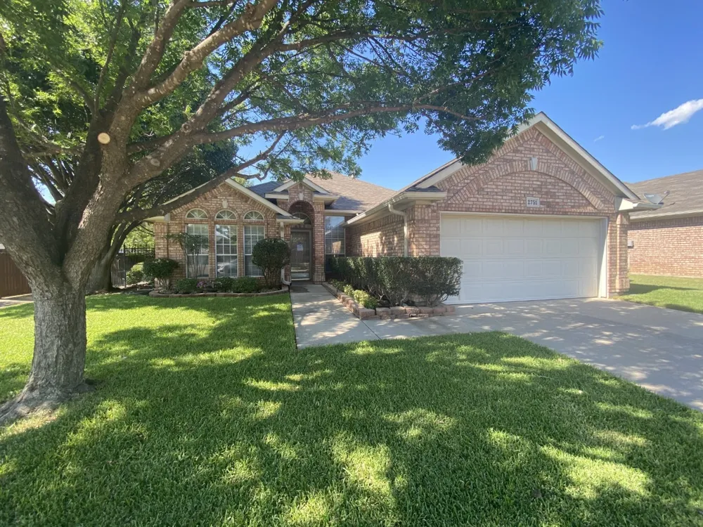 2751 Crystal Glenn Circle Hurst, TX 76054
