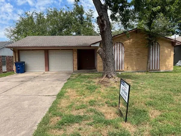 806 Phillips Drive Ennis, TX 75119