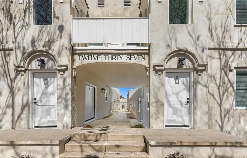 1237 E 1st #8 Long Beach, CA 90802