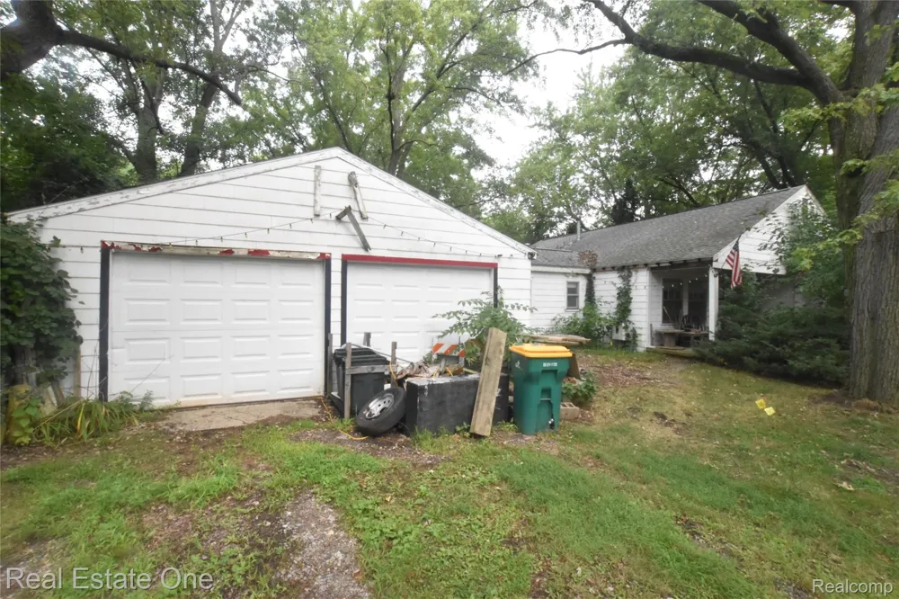 3482 W Maple Road Wixom City, MI 48393