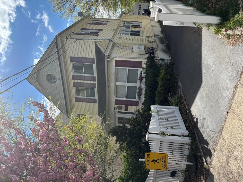 40 South Bayles Avenue #Upper Port Washington, NY 11050