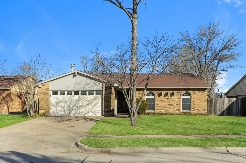 1206 California Trail Grand Prairie, TX 75052