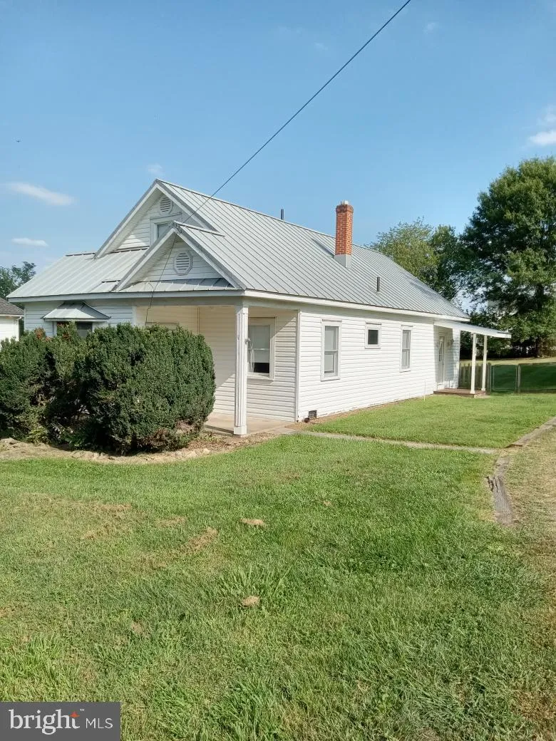 8611 ANDERSON AVENUE Marshall, VA 20115