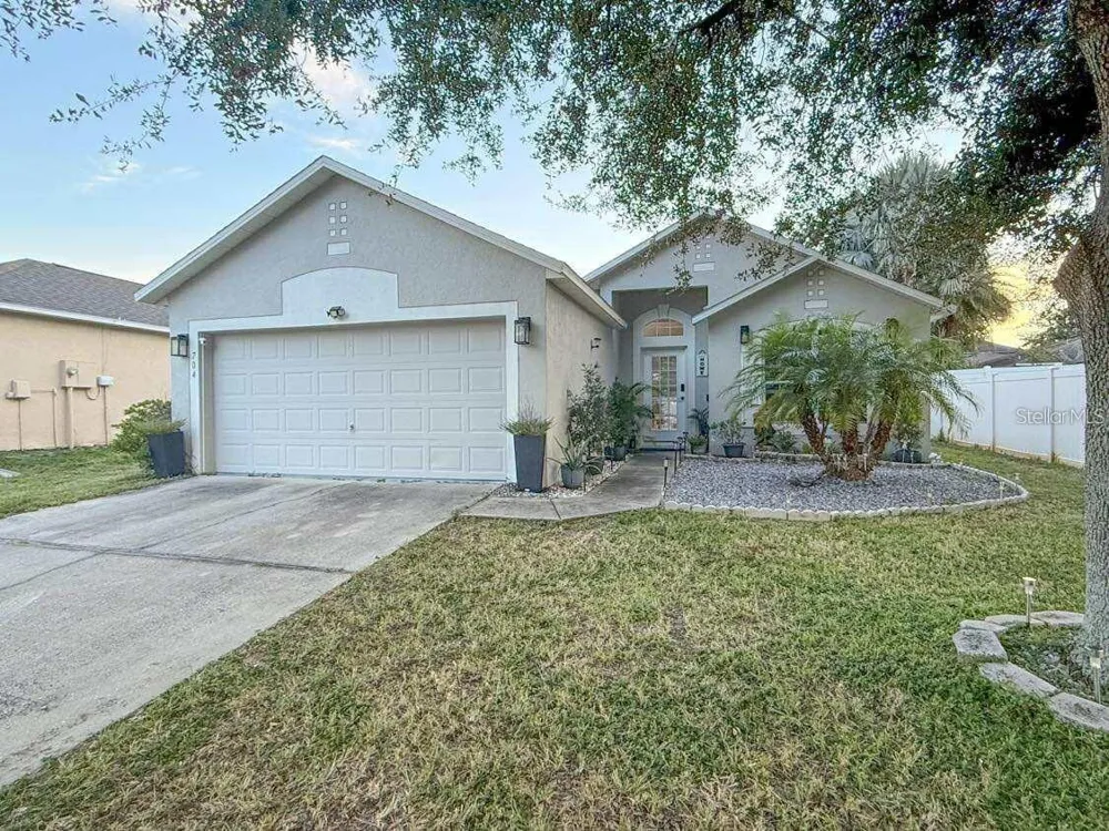 704 FLAGSTONE STREET Haines City, FL 33844