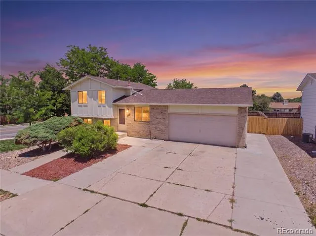 904 S Uravan Street Aurora, CO 80017