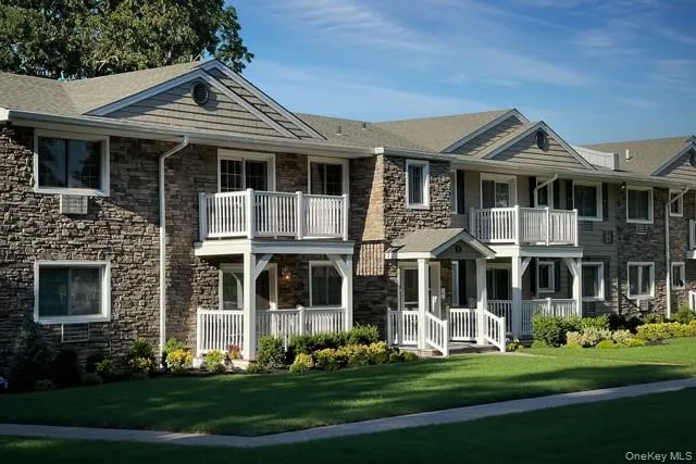 5 Williams Boulevard #5-2J Lake Grove, NY 11755