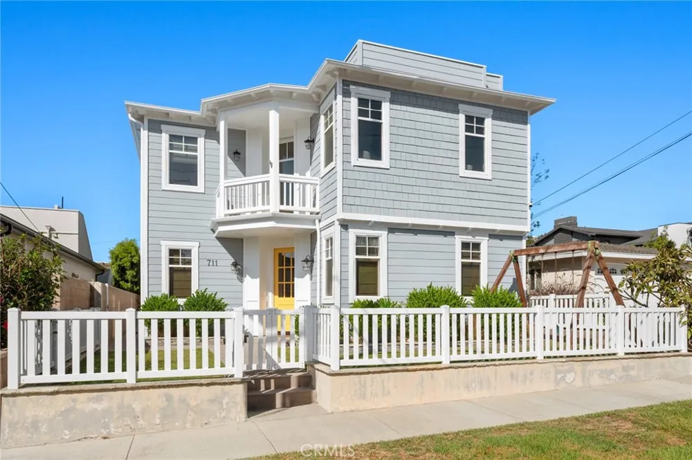 711 30th Hermosa Beach, CA 90254