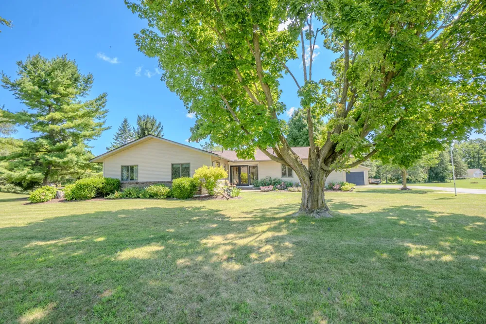 9845 James Drive Saline, MI 48176