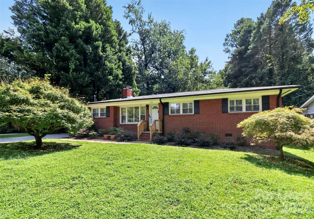 4920 Raymond Place Charlotte, NC 28205