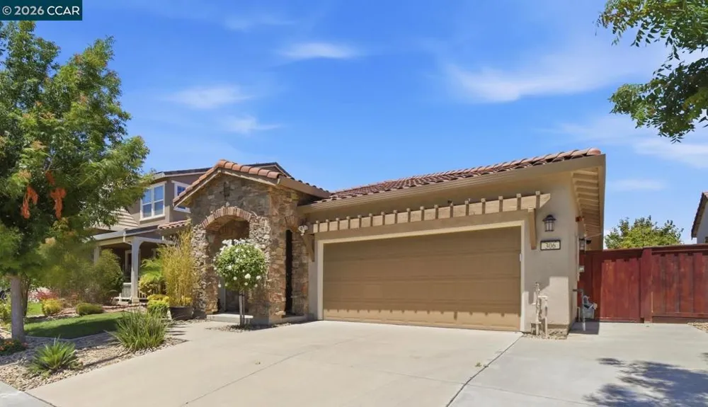 306 Crimson Cir Vacaville, CA 95687