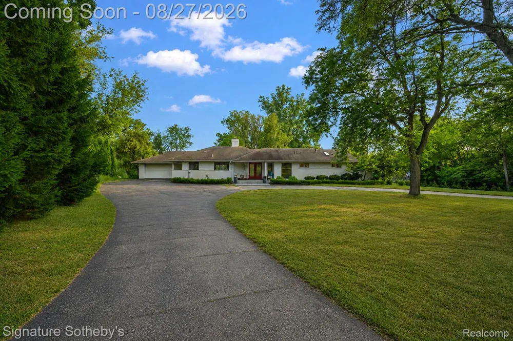 4701 W Maple Road Bloomfield Charter Township, MI 48301