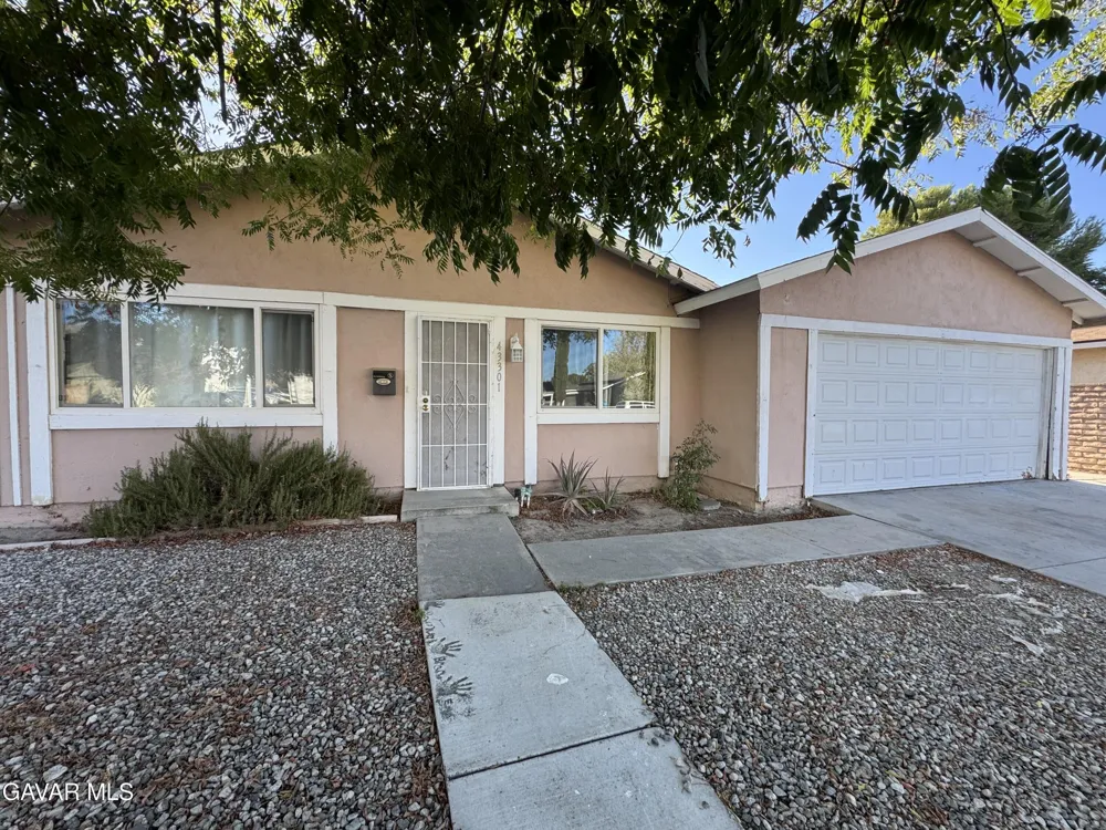 43301 Echard Avenue Lancaster, CA 93536