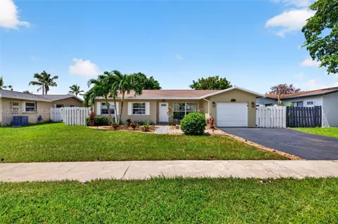 11371 NW 37th Pl