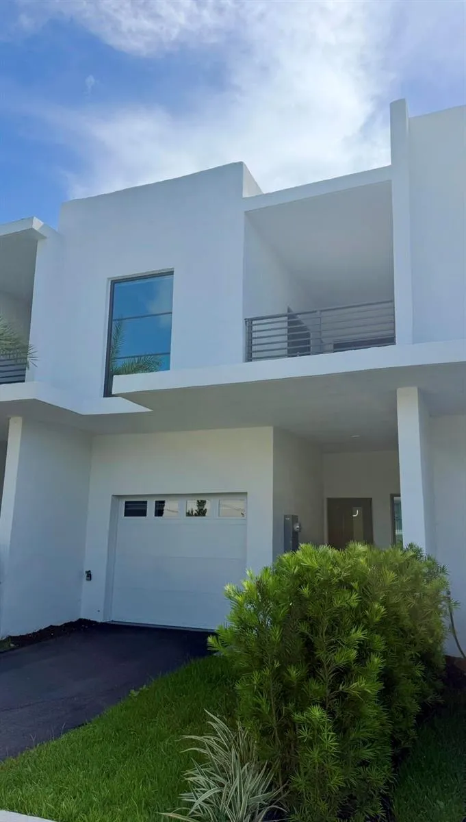 2511 PIERCE STREET #4 Hollywood, FL 33020