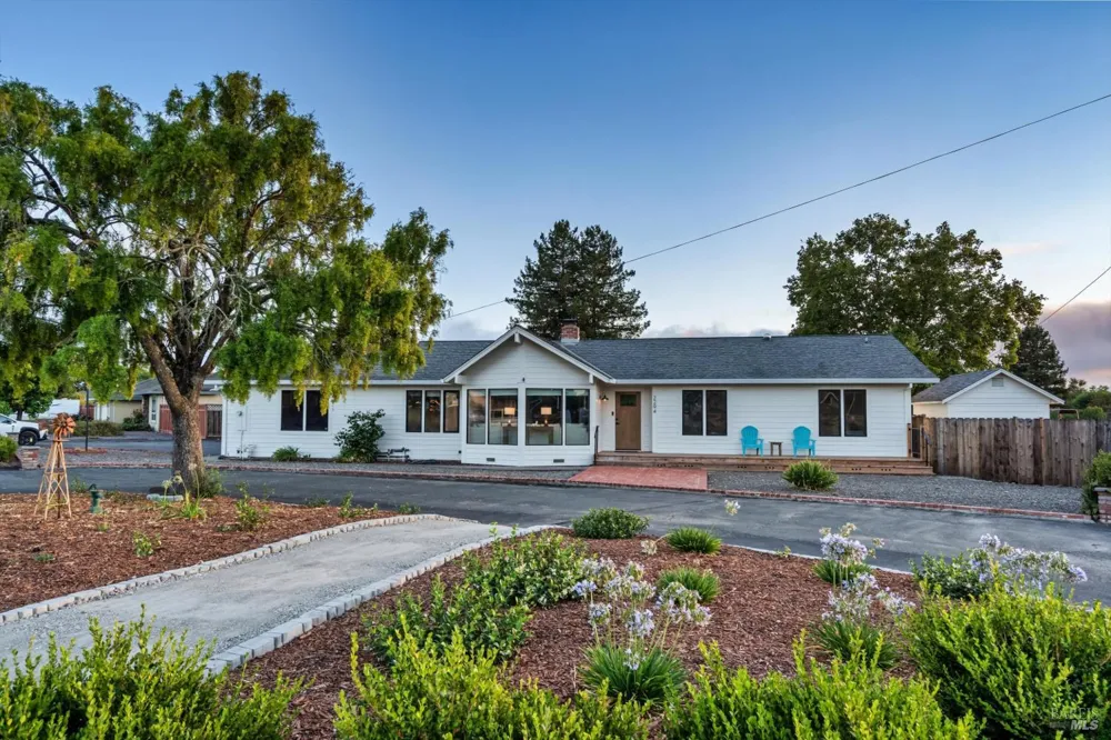 2294 Chester Drive Penngrove, CA 94951
