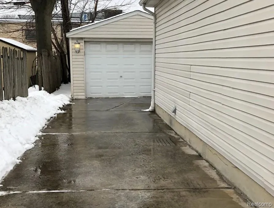 3363 McDowell Street Ferndale City, MI 48220