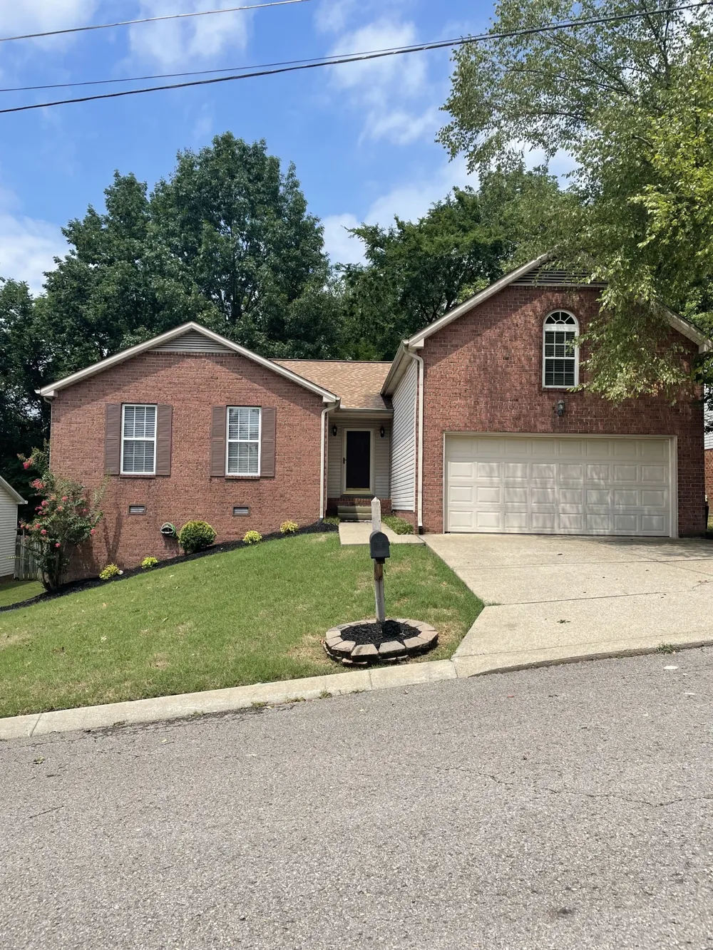 160 Bradford Cir Hendersonville, TN 37075