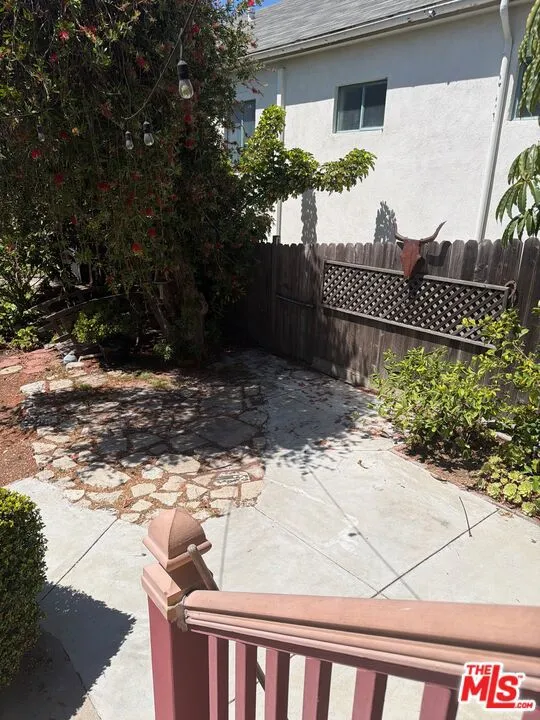 2315 2nd Streert #D Santa Monica, CA 90405