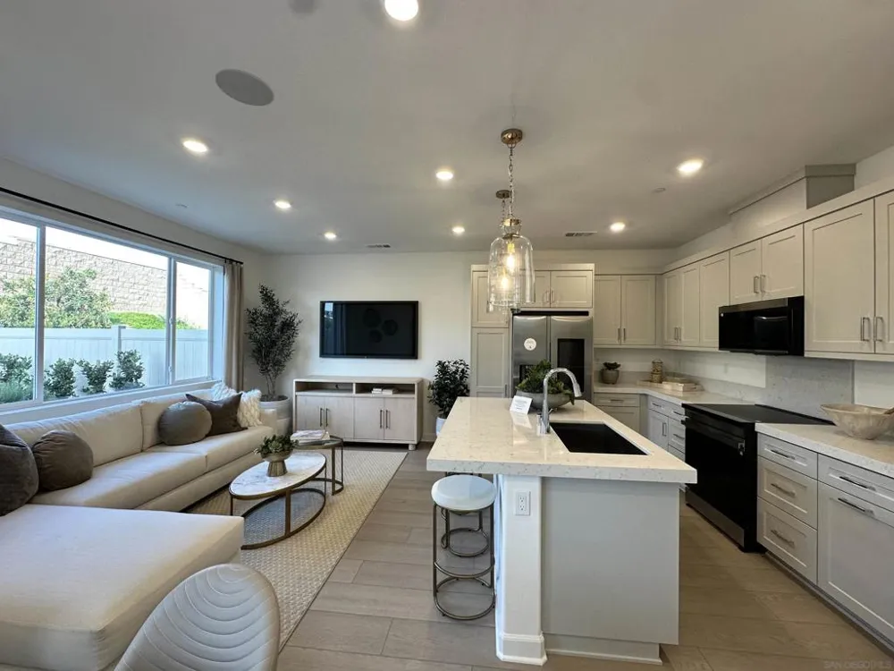 2186 Tributary Rd Chula Vista, CA 91913