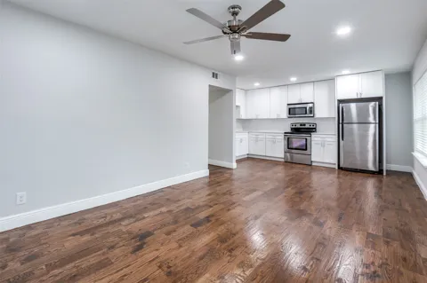 5444 Gaston Avenue #202