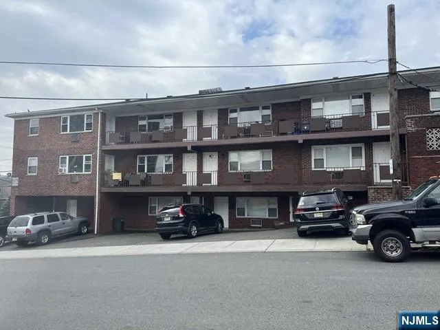 206 RIVERVIEW Place 9 Cliffside Park, NJ 07010