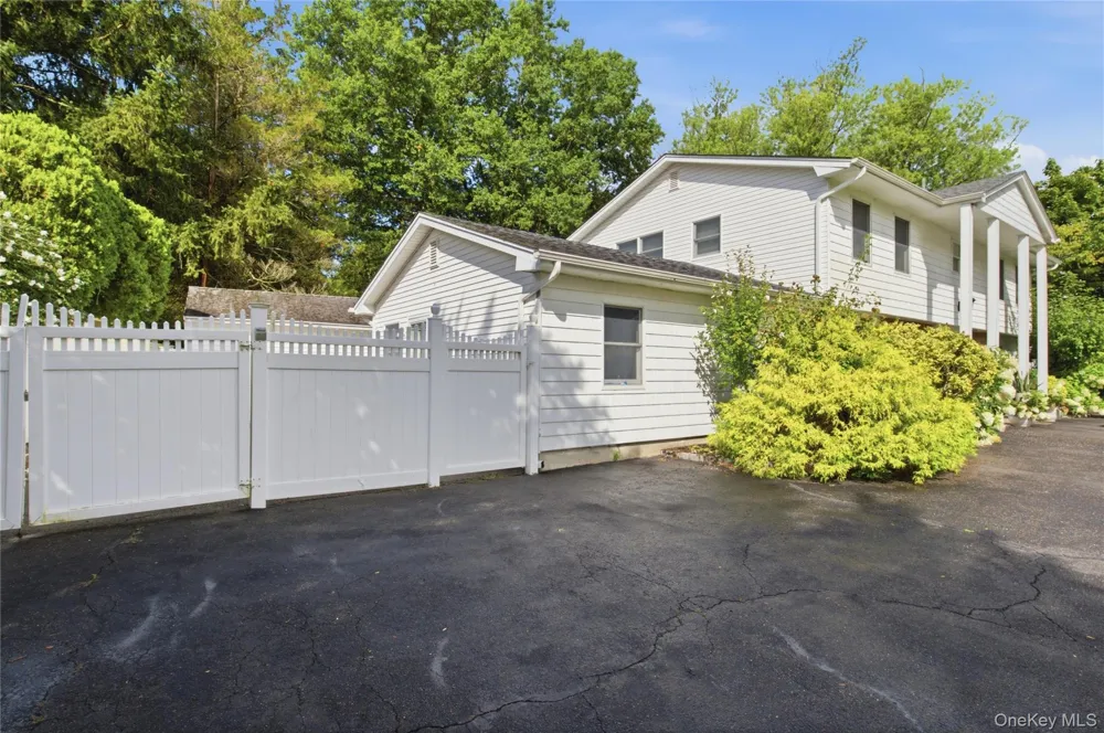 34 MARKWOOD LANE East Northport, NY 11731