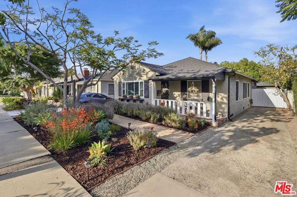 8024 Holy Cross Place Los Angeles, CA 90045