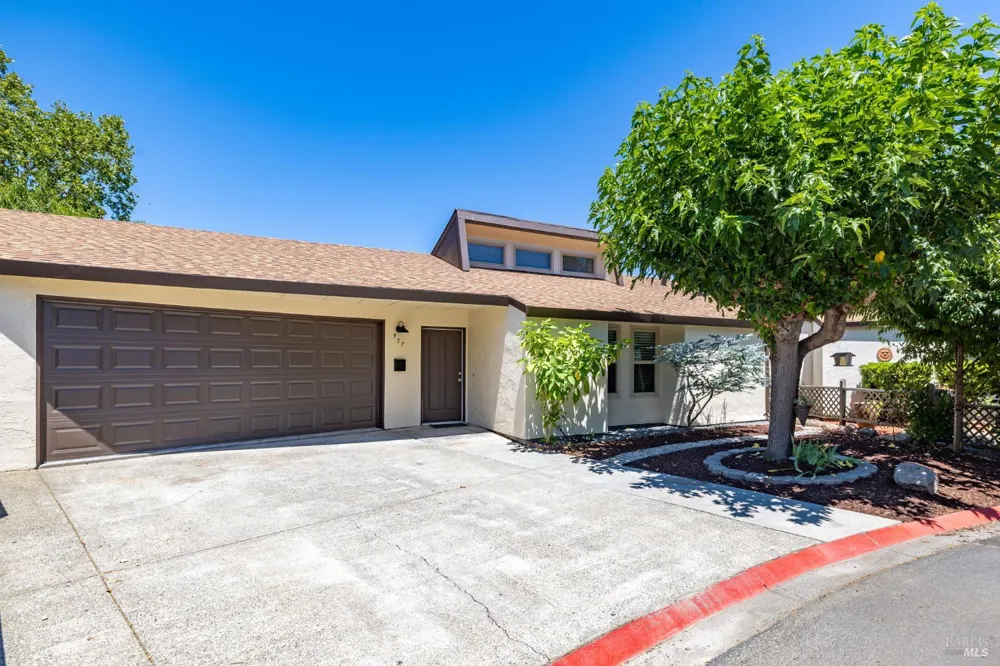 957 W 8th Street Santa Rosa, CA 95401