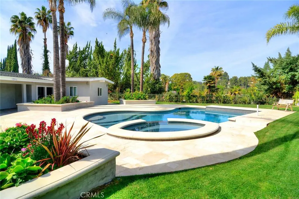 18843 Paseo Nuevo Drive Tarzana, CA 91356