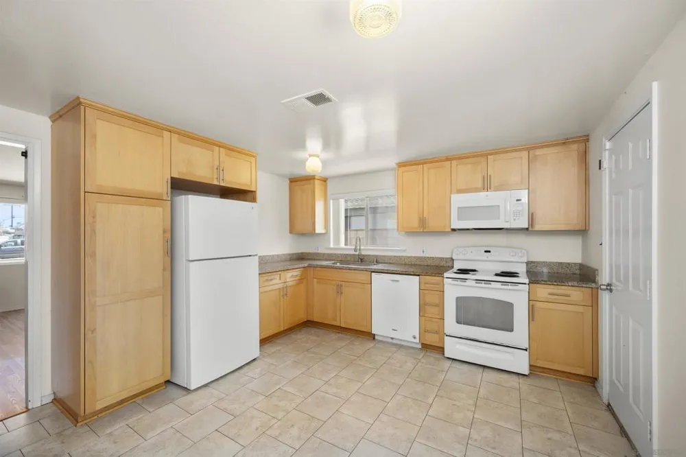 941 Grove Ave Imperial Beach, CA 91932
