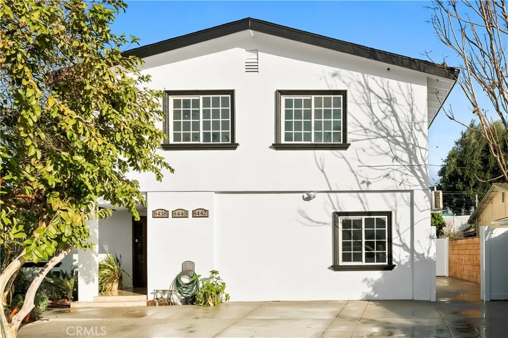 8438 Gloria Ave North Hills, CA 91343